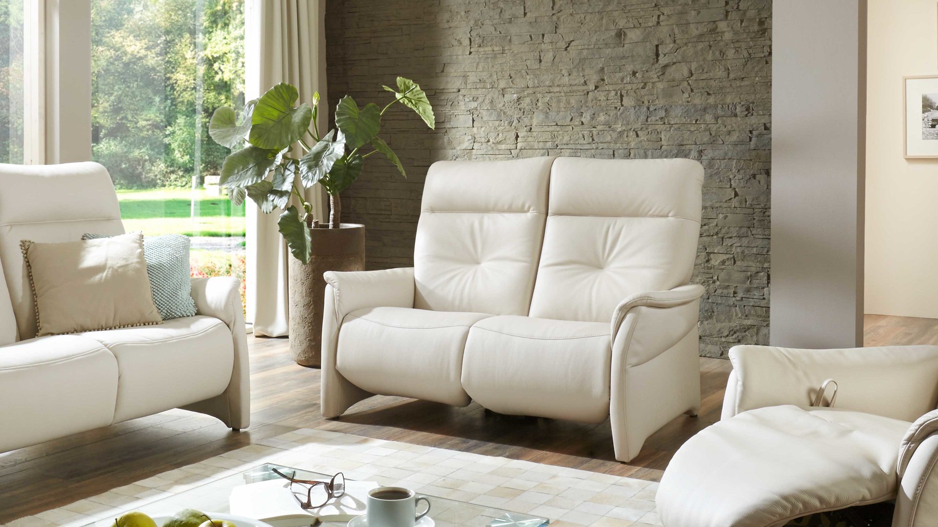 Zweisitzer comfortmaster besser sitzen, liegen, leben aus Leder in Beige Comfortmaster 4525 - Zweisitzer bzw. Ledersofa 10H marmorfarbenes LongLife-Leder LG 18 - Breite ca. 146 cm
