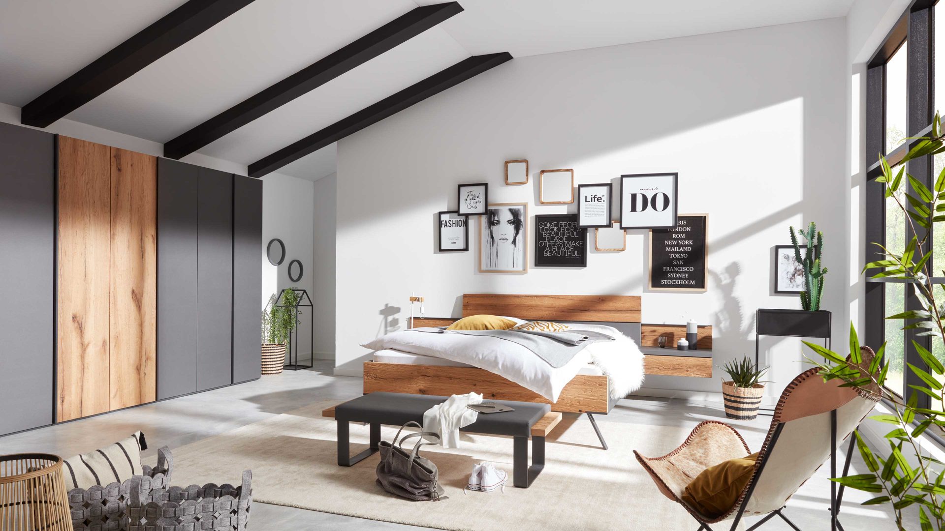 Komplettzimmer Interliving aus Holz in Dunkelgrau Interliving Schlafzimmer Serie 1025 – Komplettzimmer Graphit & Balkeneiche gehackt - vierteilig, Liegefläche ca. 180 x 200 cm