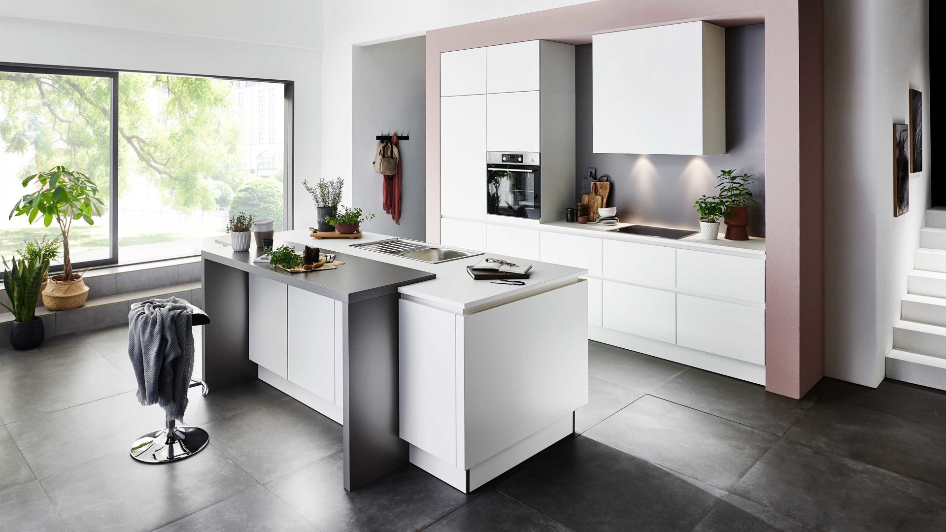 Einbauküche Nolte® küchen aus Holz in Weiß nolte® Einbauküche Soft mit AEG-Einbaugeräten Weiß & Quarzgrau – zweizeilig