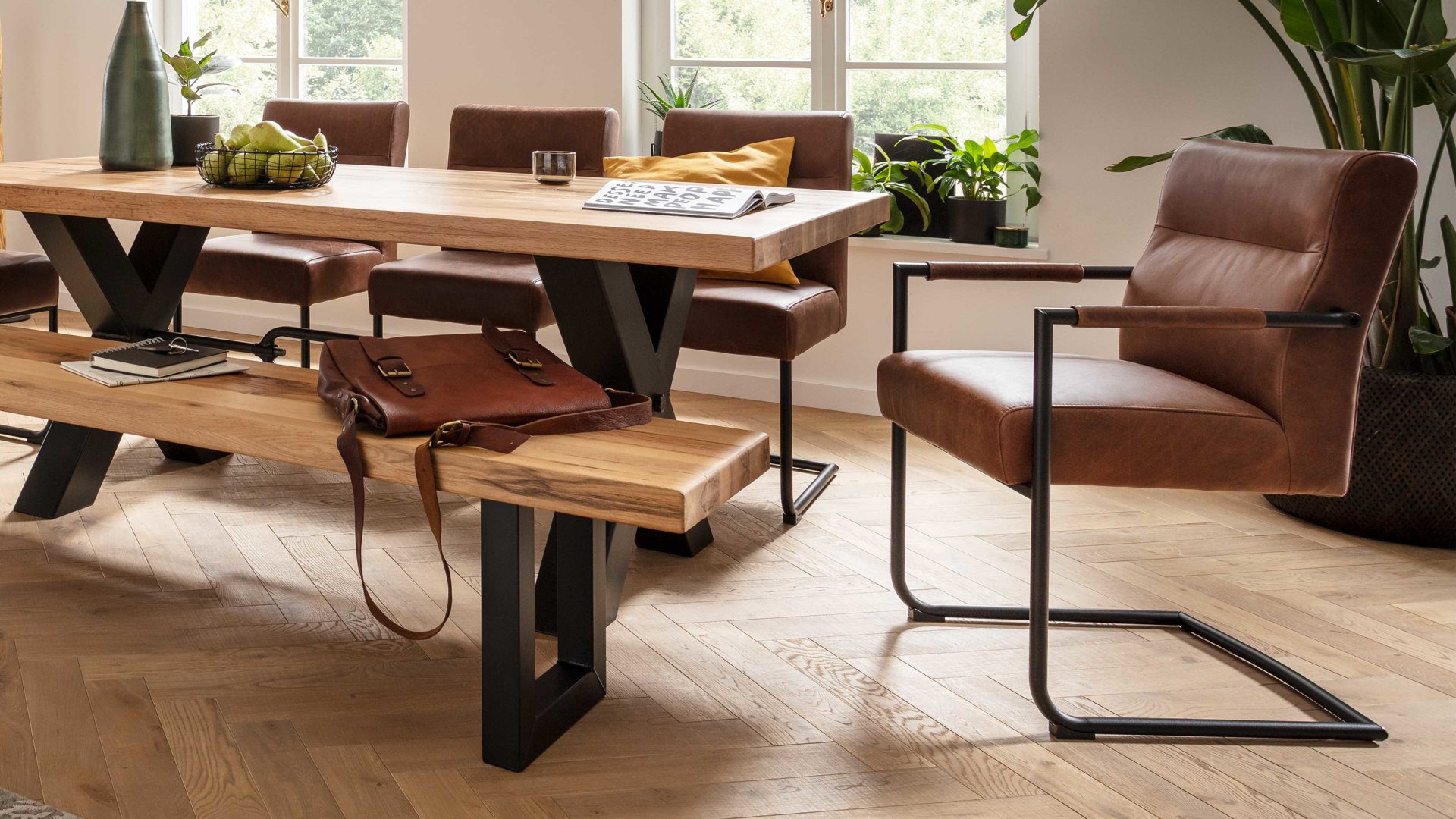 Schwingstuhl WOODS & TRENDS aus Leder in Braun WOODS & TRENDS Armlehnstuhl Vintage-Dining bzw. Schwingstuhl braunes Vintageleder Chelsea 523 & geschwärztes Roheisen