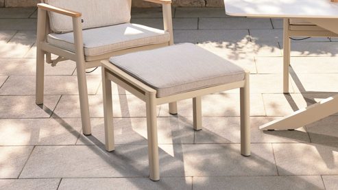 Gartenhocker Interliving aus Metall in Beige Interliving Gartenmöbel Serie 7014 - Gartenhocker mit Kissen beiges TEXTILENE® & taupefarbenes Aluminium