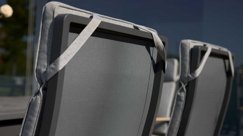 Gartenmöbel-Set Interliving aus Stein in Anthrazit Interliving Gartenmöbel Serie 7014 - Essgruppe mit Ausziehtisch betonfarbener Sinterstein, anthrazitfarbenes Aluminium & TEXTILENE®