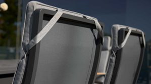 Gartenstuhl /-sessel Interliving aus Metall in Anthrazit Interliving Gartenmöbel Serie 7014 - Gartenstuhl mit Relaxfunktion anthrazitfarbenes TEXTILENE®, Aluminium & Teakholz