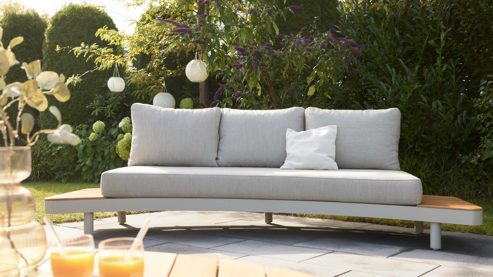 Gartensofa Interliving aus Metall in Beige Interliving Gartenmöbel Serie 7015 - Loungesofa beiges Olefin, Teakholz & taupefarbenes  Aluminium