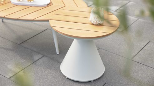 Gartentisch Interliving aus Metall in Beige Interliving Gartenmöbel Serie 7015 - Beistelltisch konischem Gestell Teakholz & taupefarbenes  Aluminium - Höhe ca. 43 cm