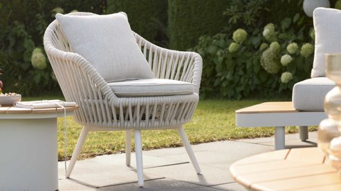 Gartenstuhl /-sessel Interliving aus Kunstfaser in Beige Interliving Gartenmöbel Serie 7015 - drehbarer Diningsessel beiger Olefinbezug & Rope, taupefarbenes Aluminium