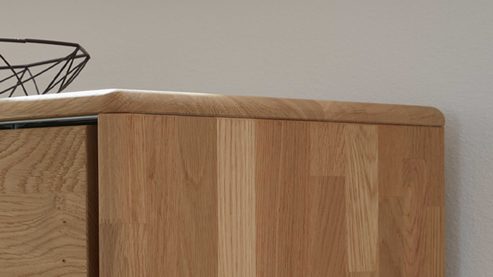 Türenkommode Interliving aus Holz in Grau Interliving Schlafzimmer Serie 1015 – Schiebetürenkommode sienafarbenes Mattglas & Wildeiche – zwei Türen, Länge ca. 164 cm