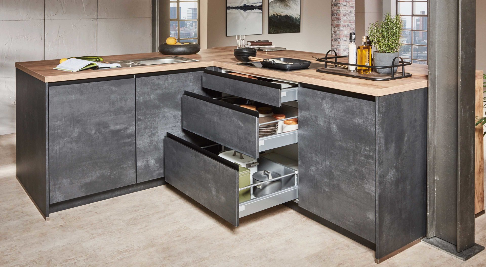 Einbauküche Nobilia® aus Holz in Schwarz nobilia® Einbauküche Laser mit AEG Einbaugeräten Schwarzbeton & Taxus – zweizeilig