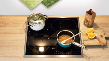 Einbauküche Nobilia® aus Holz in Dunkelgrau nobilia® Einbauküche Flash mit AEG-Einbaugeräten Schiefergrau & Eiche Montreal – Stellfläche ca. 295 x 305 cm