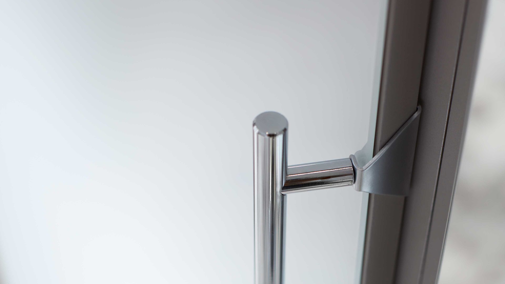 Kleiderschrank Interliving aus Spiegel in Grau Interliving Kleiderschrank Serie 1205 – Kleiderschrank 385 Kieselgrau & Spiegel – zwei Türen, zwei Schubladen, Breite ca. 100 cm