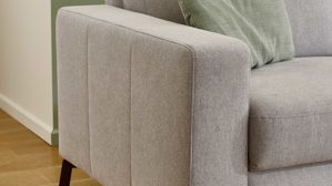 Ecksofa COMFORT SMART aus Stoff in Hellgrau COMFORT SMART Anuk - Ecksofa hellgrauer Bezug Simply Clean – Stellfläche ca. 241 x 166 cm