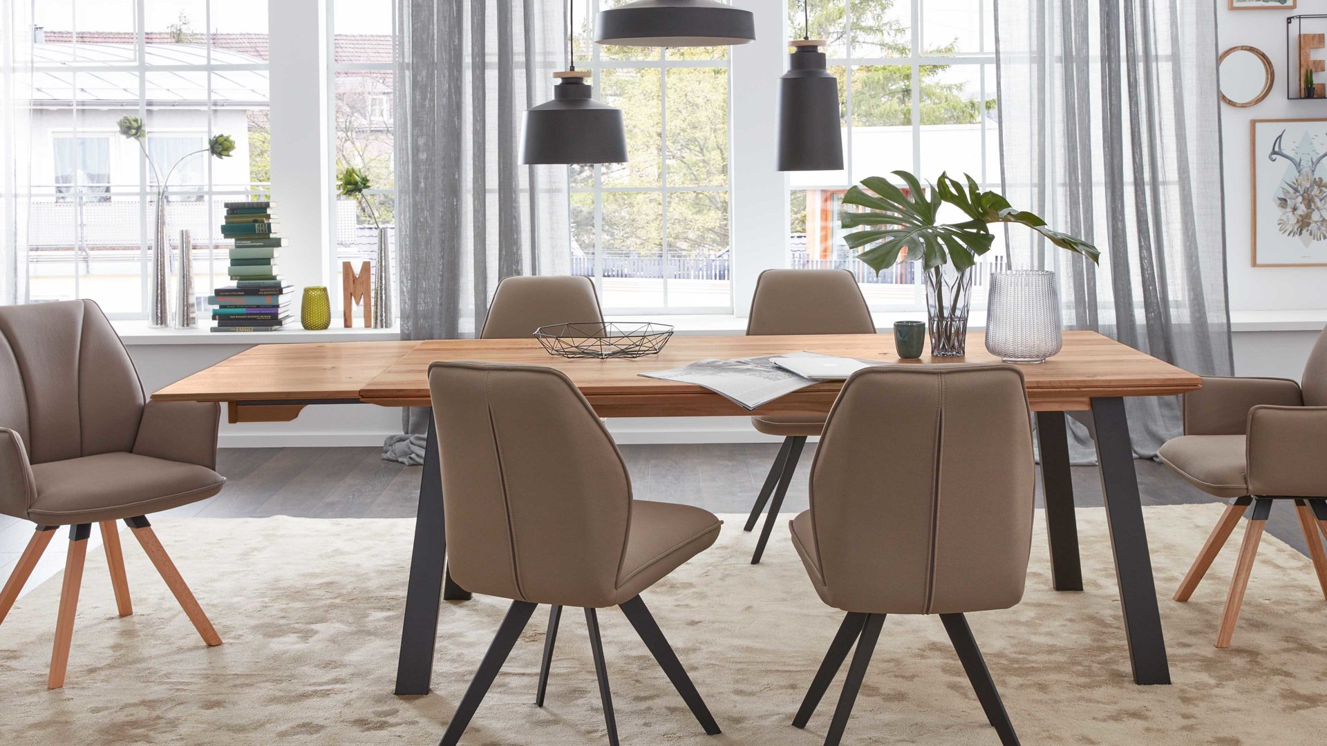 Auszugtisch Interliving aus Holz in Holzfarben Interliving Esszimmer Serie 5102 – Auszugtisch Charakter-Kernbuche & schwarzes Holz – ca. 200-250 x 100 cm