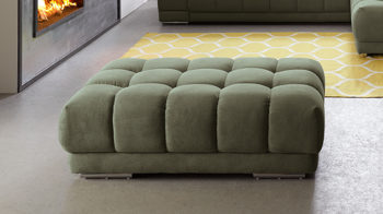 Polsterhocker KAWOO aus Stoff in Dunkelgrün KAWOO Polster Serie VS-MP1038 - XXL-Polsterhocker moosfarbene Chenille Nemo & Metallfüße – ca.  126 x 76 cm