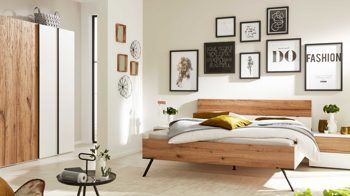 Bettgestell Interliving aus Holz in Weiß Interliving Schlafzimmer Serie 1025 – Bettgestell Weiß & Balkeneiche gehackt - Liegefläche ca. 160 x 200 cm