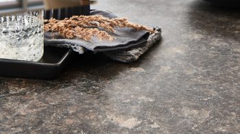 Einbauküche Nolte® küchen aus Holz in Hellgrau nolte® Einbauküche Focus mit Miele-Einbaugeräten Platingrau – dreizeilig