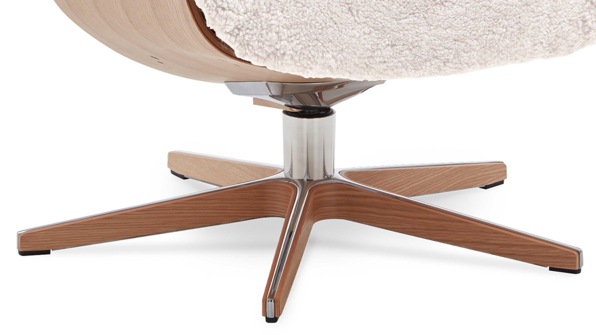 Relaxsessel Conform® aus Fell in Weiß CONFORM® Relaxsessel Timeout mit Schaffell weißes Schaffell & Eichefurnier