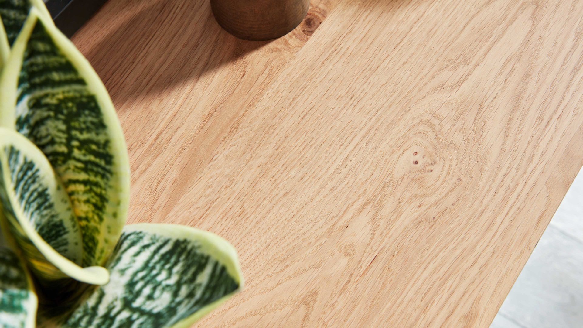 Kombikommode Interliving aus Holz in Beige Interliving Schlafzimmer Serie 1024 – Kombikommode rechts eine Tür, links fünf Schubladen - Sand & Balkeneiche, Breite ca. 120 cm