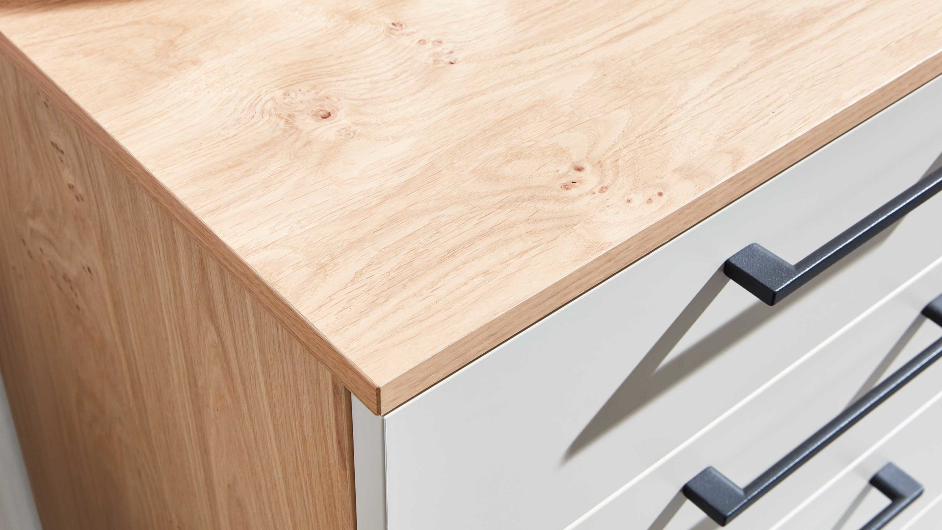 Kombikommode Interliving aus Holz in Beige Interliving Schlafzimmer Serie 1024 – Kombikommode 56026 rechts eine Tür, links fünf Schubladen - Sand & Balkeneiche, Breite ca. 120 cm