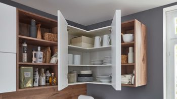 Einbauküche Nobilia® aus Holz in Weiß nobilia® Einbauküche Artis mit JUNKER Elektrogeräten und Esstheke Alpinweiß & Vikings Oak - Stellfläche ca. 320 x 320 cm