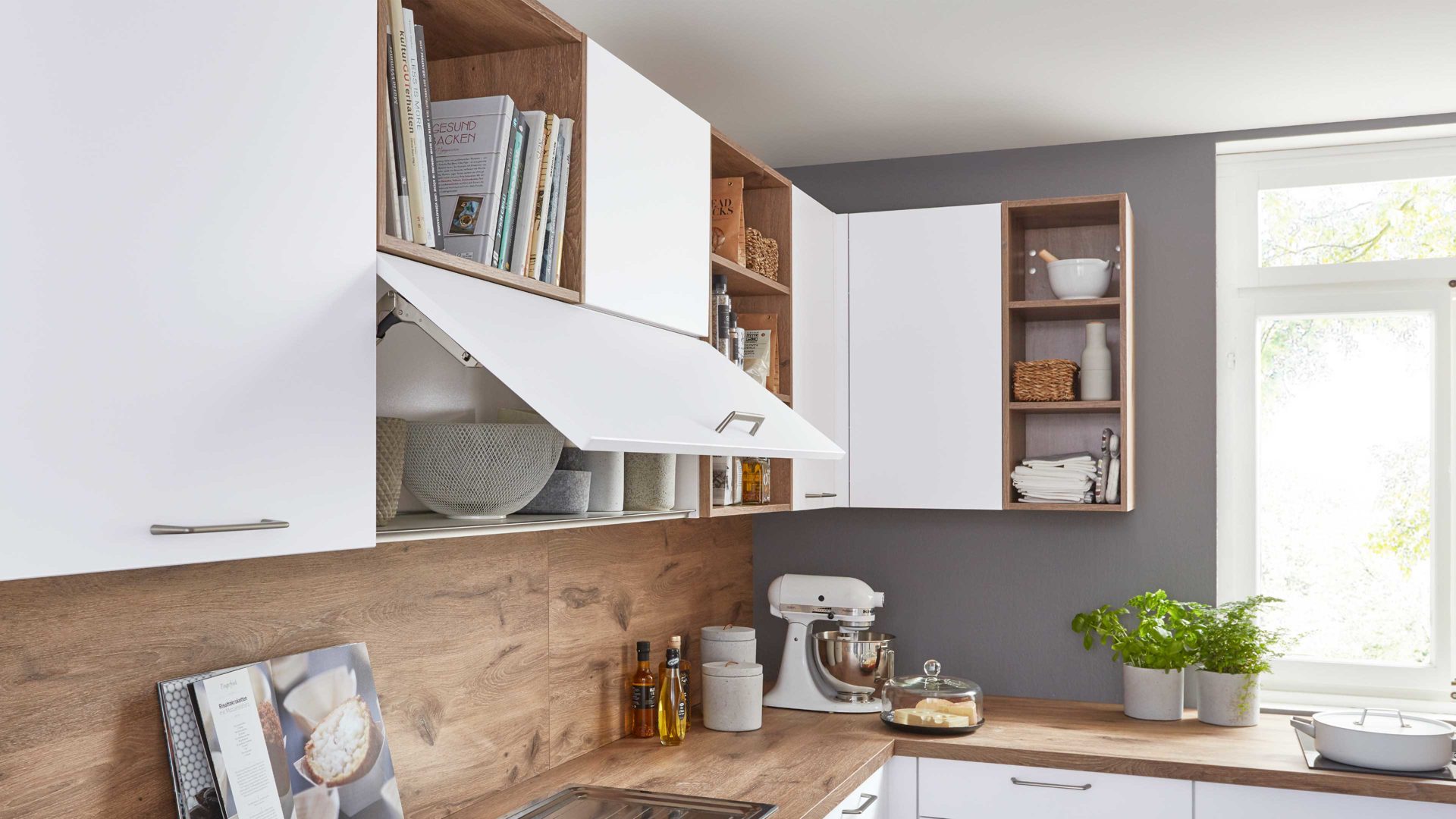Einbauküche Nobilia® aus Holz in Weiß nobilia® Einbauküche Artis mit JUNKER Elektrogeräten und Esstheke Alpinweiß & Vikings Oak - Stellfläche ca. 320 x 320 cm