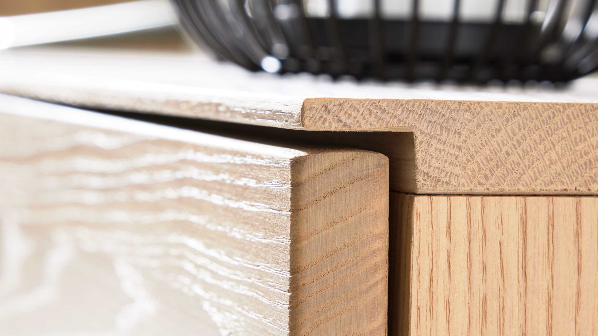 Lowboard Interliving aus Holz in Holzfarben Interliving Wohnzimmer Serie 2025 - Lowboard Wildeiche, Anthrazit & Kork - Breite ca. 175 cm