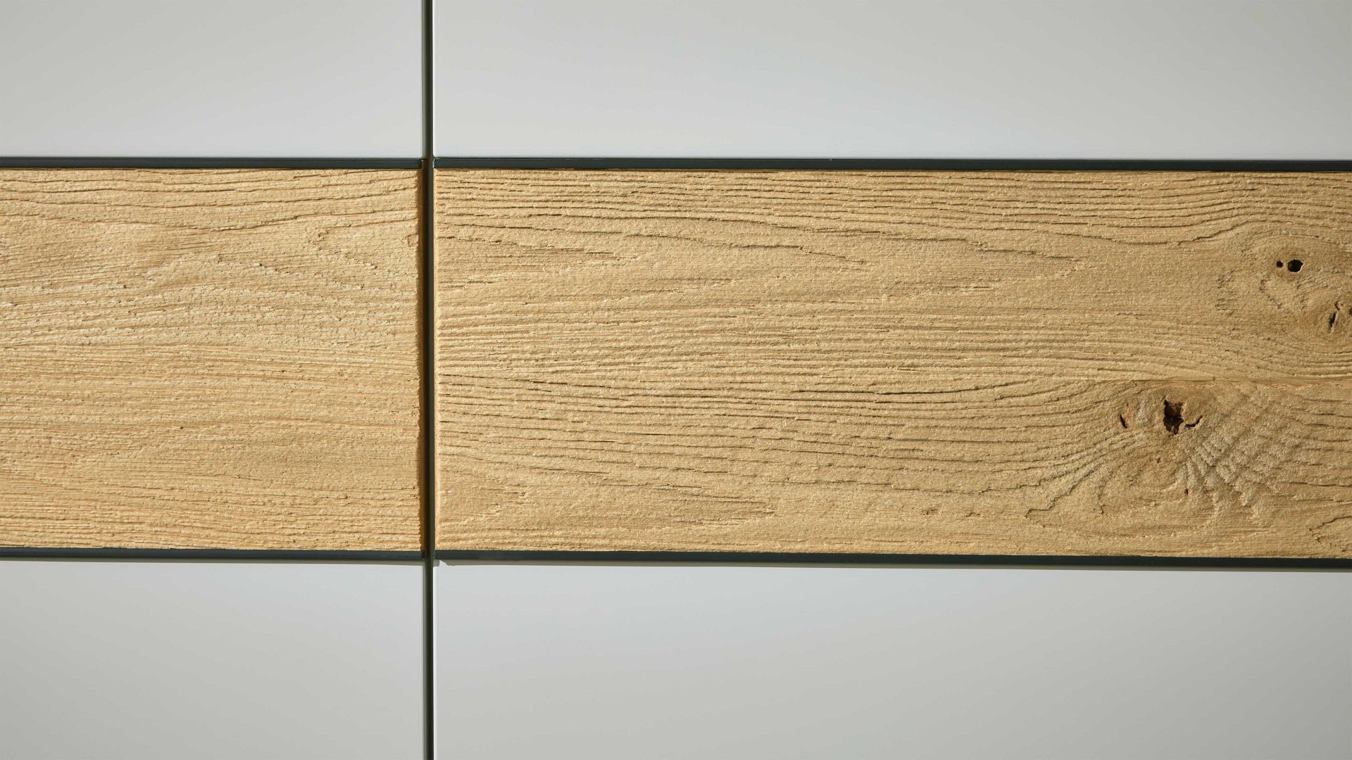 Kleiderschrank Interliving aus Holz in Grau Interliving Kleiderschrank Serie 1207 – Kleiderschrank 975300 Taupe & Balkeneiche - sechs Türen, Breite ca. 299 cm
