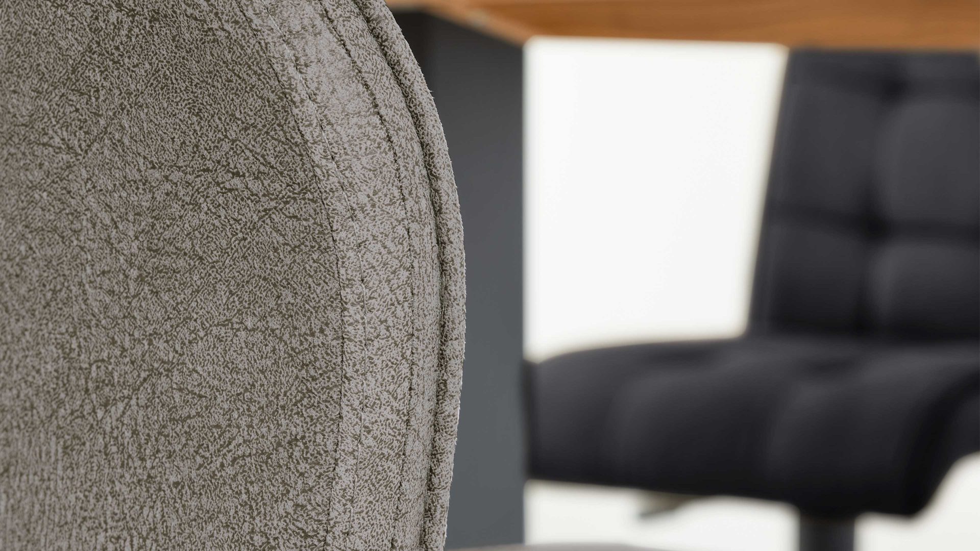 Barstuhl Interliving aus Kunstfaser in Dunkelgrau Interliving Esszimmer Serie 5104 – Barstuhl dunkelgraue Mikrofaser Onyx & mattschwarzes Vierkantrohr