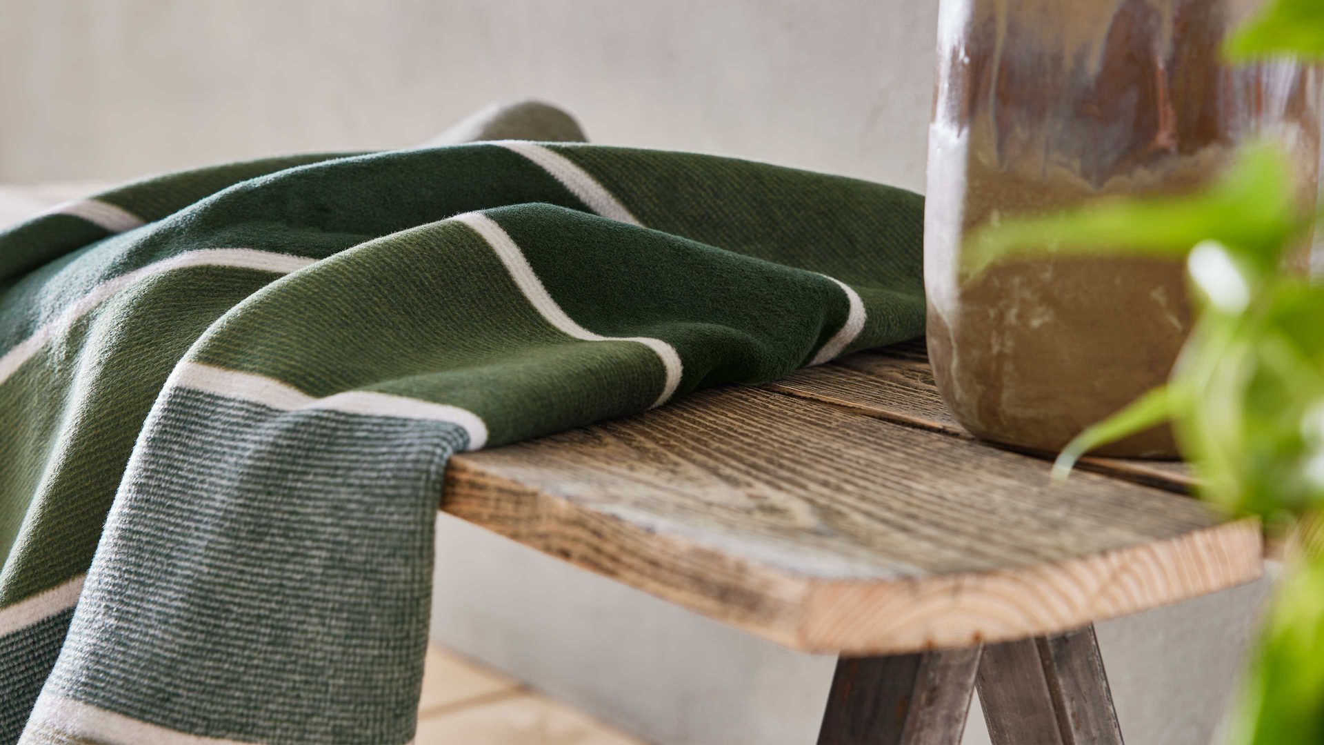 Wohndecke Interliving aus Mischgewebe in Grün Interliving Wohndecke Serie 9114 Horizon Green – ca. 150 x 200 cm