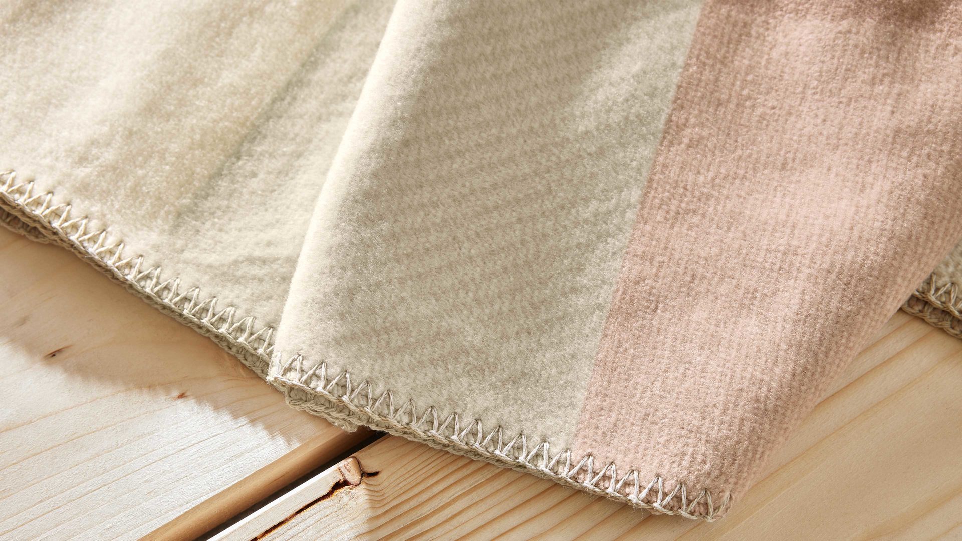 Wohndecke Interliving aus Mischgewebe in Rosa Interliving Wohndecke Serie 9114 Classic Lotus – ca. 150 x 200 cm