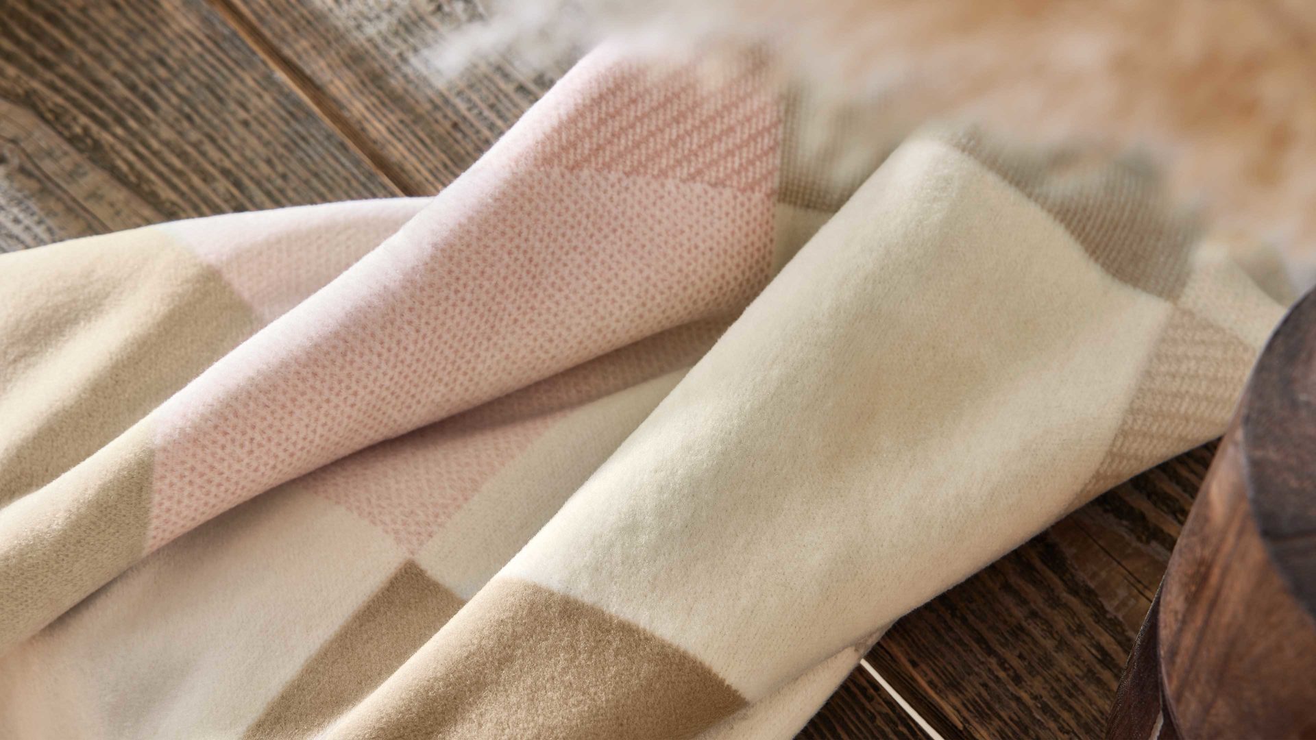 Wohndecke Interliving aus Mischgewebe in Rosa Interliving Wohndecke Serie 9114 Classic Lotus – ca. 150 x 200 cm