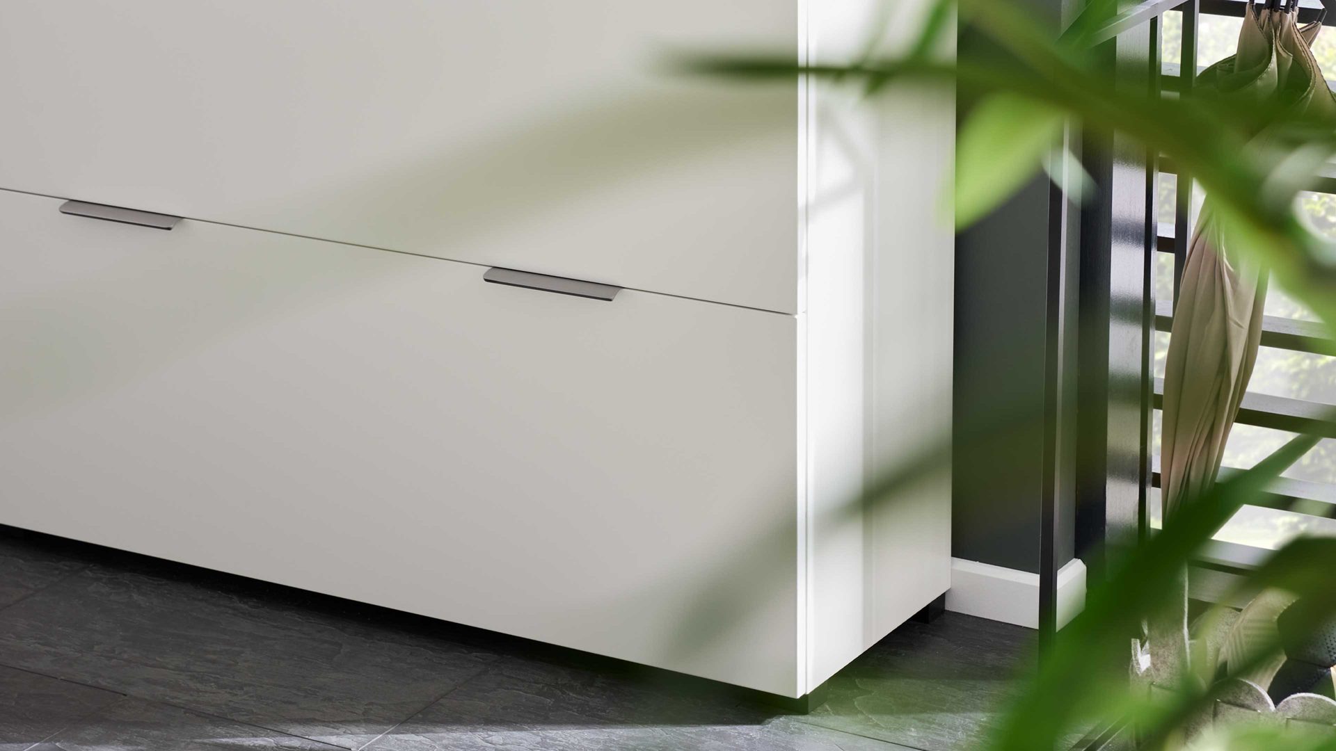 Schuhschrank Interliving aus Holz in Weiß Interliving Garderobe Serie 6012 - Schuhschrank INL-202 weißer Mattlack & Steineiche - eine Schublade, zwei Klappen, Breite ca. 120 cm