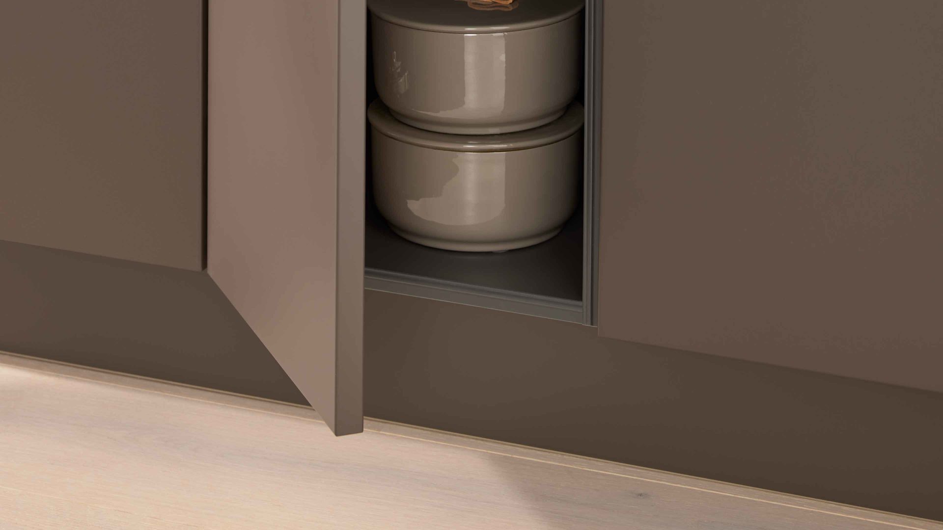 Einbauküche Interliving aus Holz in Braun Interliving Küche Serie 3064 mit privileg-Einbaugeräten Sepiabraun - Stellfläche ca. 345 x 258 cm