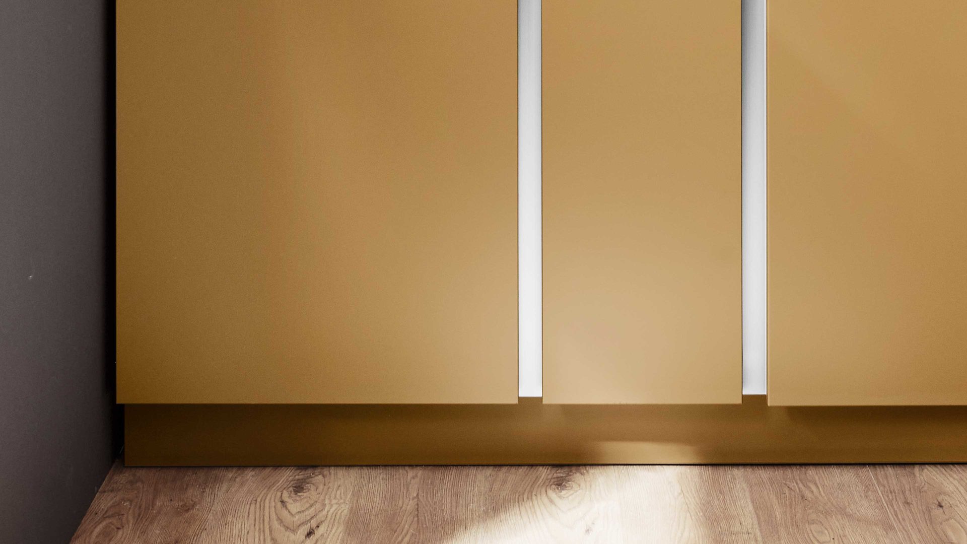 Einbauküche Nolte® küchen aus Holz in Hellbraun nolte® Einbauküche Soft Lack mit privileg Einbaugeräten Caramel & Mattweiß - zweizeilig