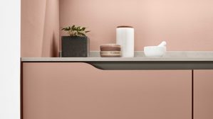 Einbauküche Nobilia® aus Holz in Rosa nobilia® Einbauküche Senso mit AEG Elektrogeräten Koralle & Walnuss - zweizeilig