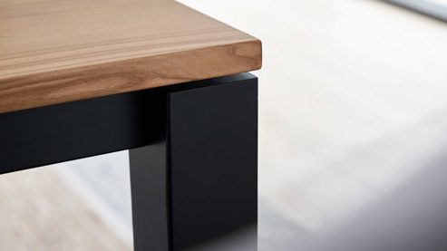 Auszugtisch Interliving aus Holz in Schwarz Interliving Esszimmer Serie 5102 – Auszugtisch Kernbuche & Mattschwarz - ca. 140 - 240 x 90 cm