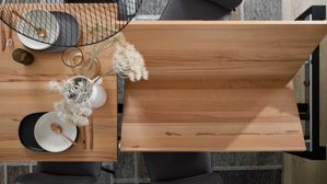 Auszugtisch Interliving aus Holz in Schwarz Interliving Esszimmer Serie 5102 – Auszugtisch V933 Kernbuche & Mattschwarz - ca. 140 - 240 x 90 cm