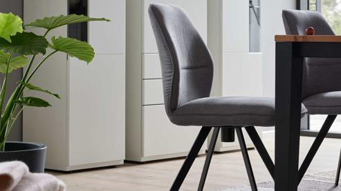 Polsterstuhl Interliving aus Stoff in Grau Interliving Esszimmer Serie 5102 – Polsterstuhl mit Drehfunktion kieselfarbener Webstoff Tirol & schwarzes Eisen