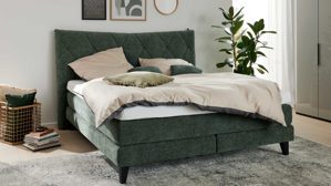 Boxspringbett Interliving aus Stoff in Grün Interliving Bettensystem Serie 1420 - Boxspringbett moosgrüne Chenille Toni & schwarze Holzfüße - Liegefläche ca. 180 x 200 cm