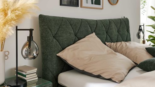 Boxspringbett Interliving aus Stoff in Grün Interliving Boxspringbett Serie 1420 moosgrüne Chenille Toni & schwarze Holzfüße - Liegefläche ca. 180 x 200 cm