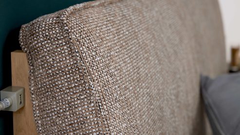 Bettgestell Interliving aus Holz in Holzfarben Interliving Kleiderschrank Serie 1207 - Bettgestell Balkeneiche & taupefarbener Webstoff Caesar - Liegefläche ca. 180 x 200 cm